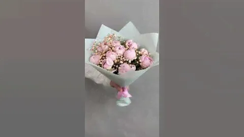 LoVa Flowers. Живые Свежие цветы. Букет из 11 розовых пионов и гипсофилы