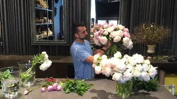 100 пионов