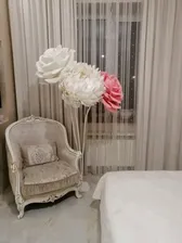 Стойка из трех цветков, букет, пион и две розы