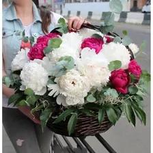 31 пион микс в корзине в Москве