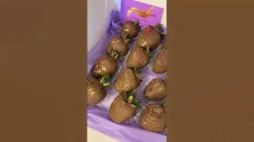 КЛАССИЧЕСКИЙ ДЕКОР КЛУБНИКИ В ШОКОЛАДЕ 🍓🍫 #клубникавшоколаде #клубника #сочи #десерт