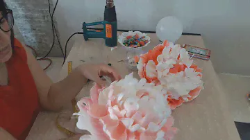 Пион из изолона. Часть 2. Чашелистик и листва